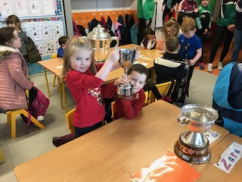 Cuairt Liam Mac Carthaigh ar an scoil (9)